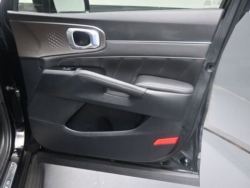 Used 2025 Kia Sorento SX FWD image 30