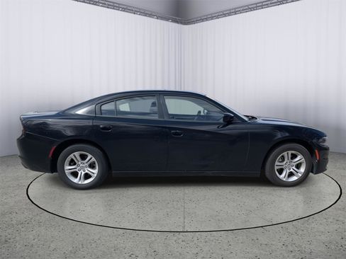 Used 2022 Dodge Charger SXT RWD image 8