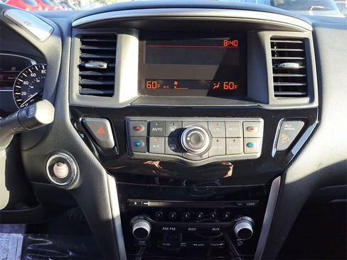 Used 2020 Nissan Pathfinder S image 21