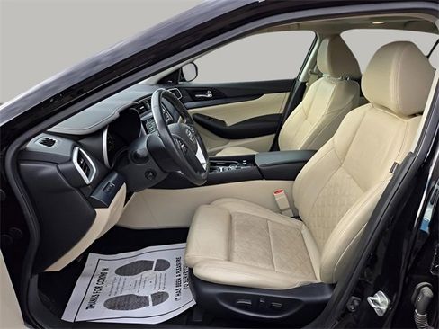 Used 2021 Nissan Maxima Platinum image 11