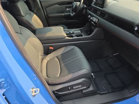 Certified 2025 Honda Pilot TrailSport image 12