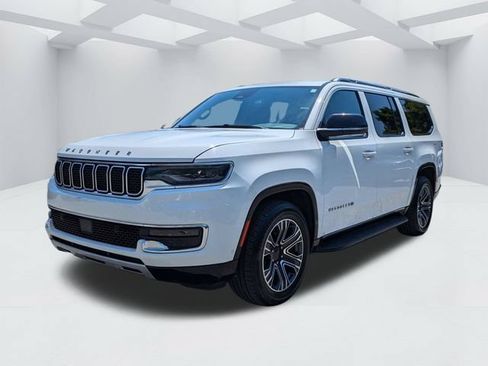 Used 2024 Jeep Wagoneer L Series II w/ Flexible Seating Group AWD/4WD image 10