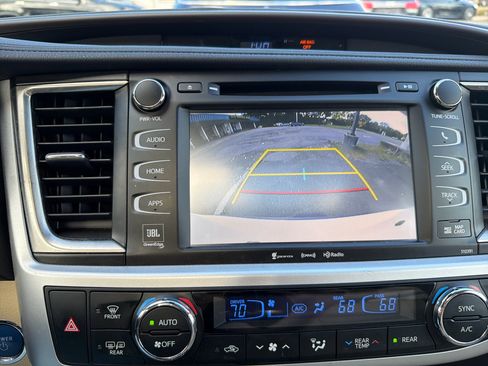 Used 2019 Toyota Highlander Limited image 31