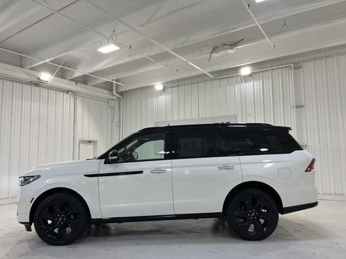 Used 2025 Lincoln Navigator Black Label image 37