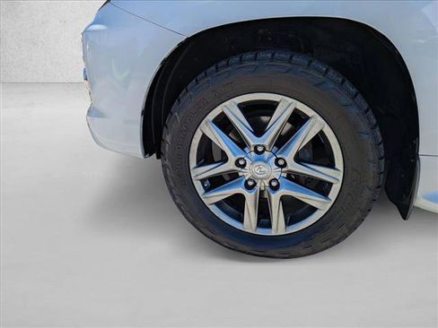 Used 2015 Lexus LX 570 image 26