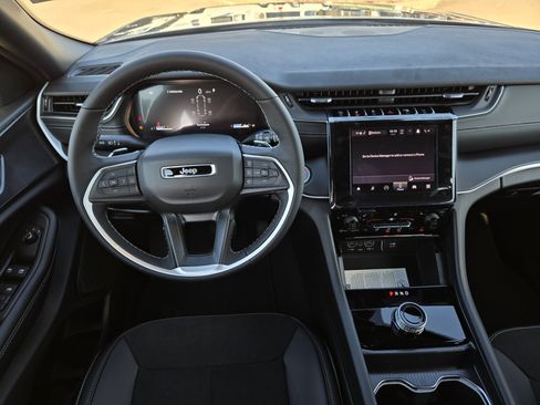 New 2025 Jeep Grand Cherokee L Altitude image 16