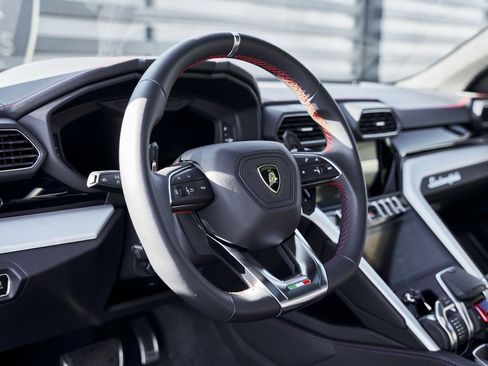 Used 2021 Lamborghini Urus image 35