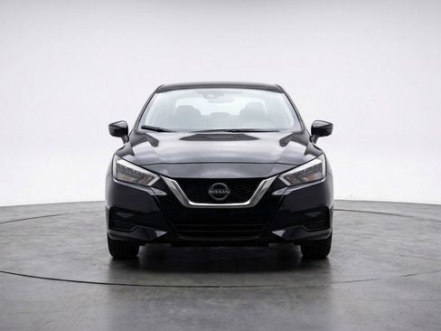 Used 2025 Nissan Versa SV FWD image 2