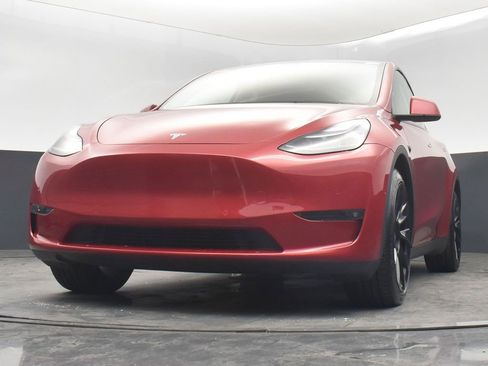 Used 2021 Tesla Model Y Long Range image 17