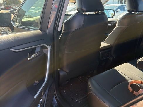 Used 2020 Toyota RAV4 XLE Premium image 10