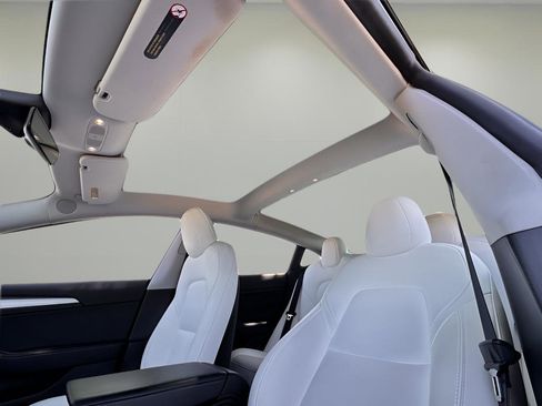 Used 2023 Tesla Model 3 Standard Range image 17