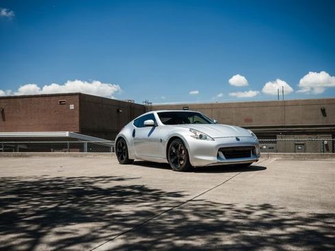 Used 2009 Nissan 370Z Touring w/ Sport Pkg image 17