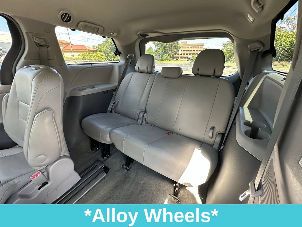 Used 2017 Toyota Sienna XLE FWD image 27