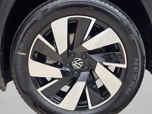 Used 2025 Volkswagen Atlas Cross Sport SE image 22