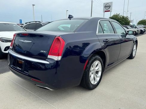 Used 2016 Chrysler 300 Limited RWD image 3