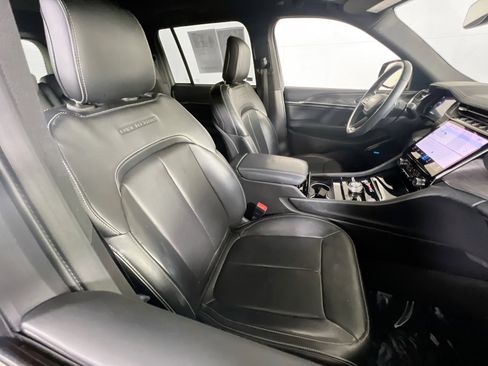 Used 2022 Jeep Grand Cherokee Overland AWD/4WD image 28