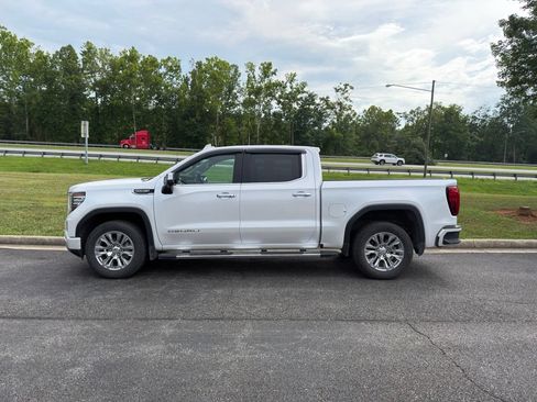 Used 2024 GMC Sierra 1500 Denali w/ Technology Package AWD/4WD image 4