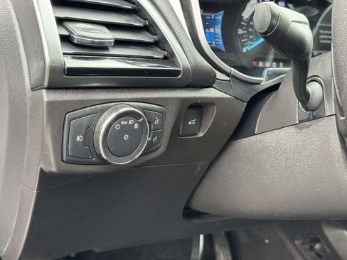 Used 2016 Ford Fusion SE FWD image 8