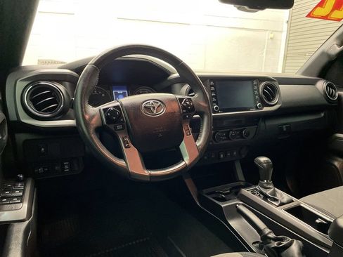 Used 2022 Toyota Tacoma TRD Sport w/ Technology Package AWD/4WD image 11