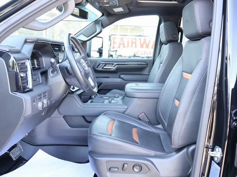 Used 2024 GMC Sierra 3500 AT4 w/ AT4 Preferred Package AWD/4WD image 15