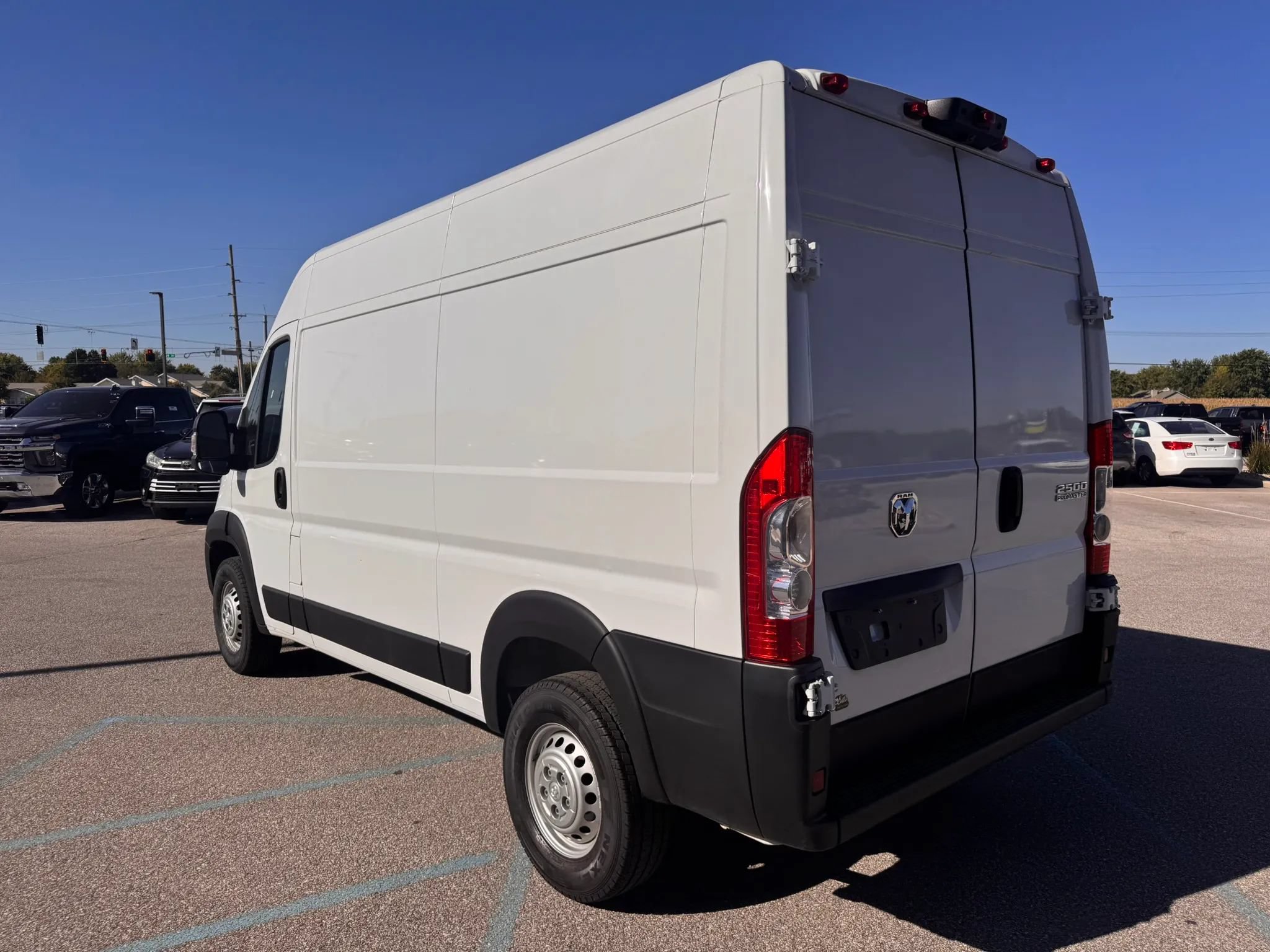 Used 2024 RAM ProMaster 2500 w/ Convenience Group FWD image 9