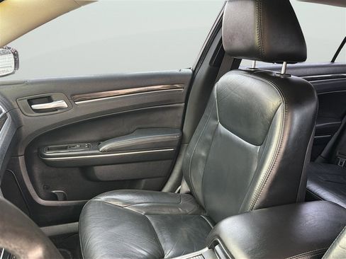 Used 2016 Chrysler 300 Limited image 14