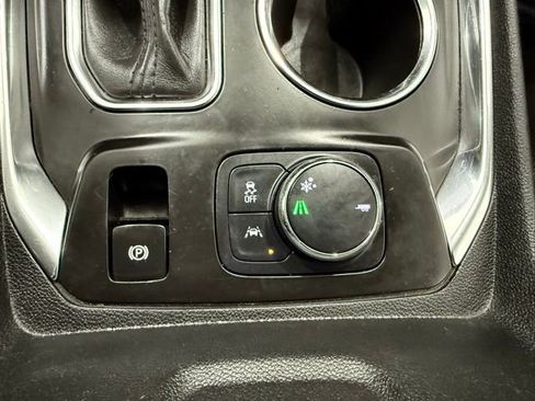 Used 2021 Chevrolet Traverse RS image 45