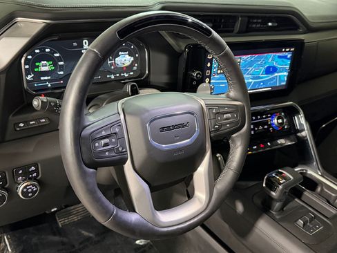Used 2025 GMC Sierra 1500 Denali AWD/4WD image 4