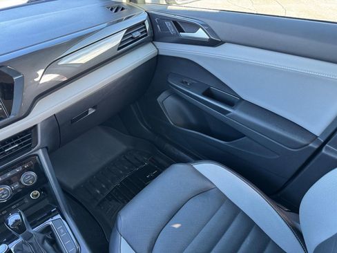 Used 2022 Volkswagen Taos SEL w/ Panoramic Sunroof Package image 18