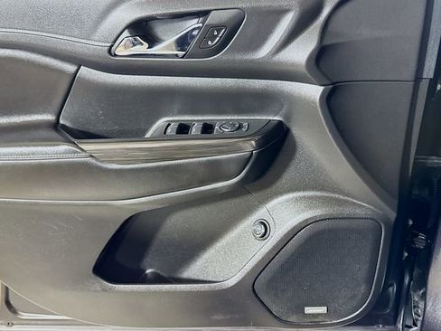 Used 2019 GMC Acadia SLT FWD image 16