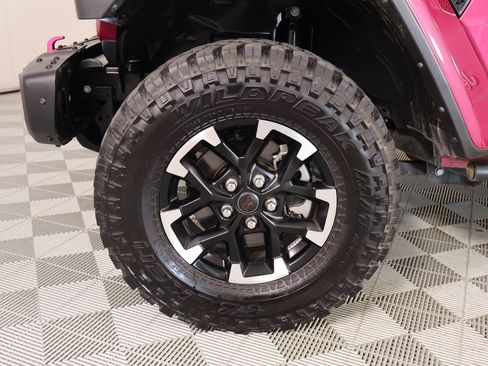 Used 2024 Jeep Gladiator Rubicon AWD/4WD image 18
