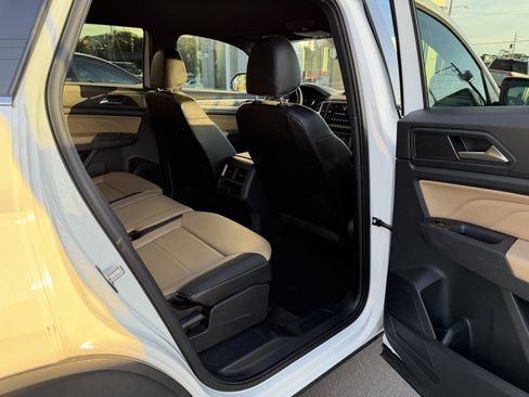 Used 2021 Volkswagen Atlas Cross Sport SE image 29