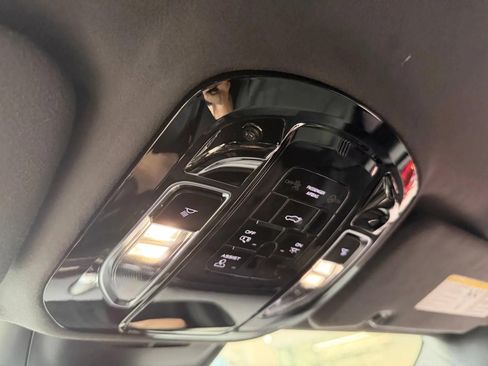 Used 2025 Maserati Grecale Modena AWD/4WD image 35