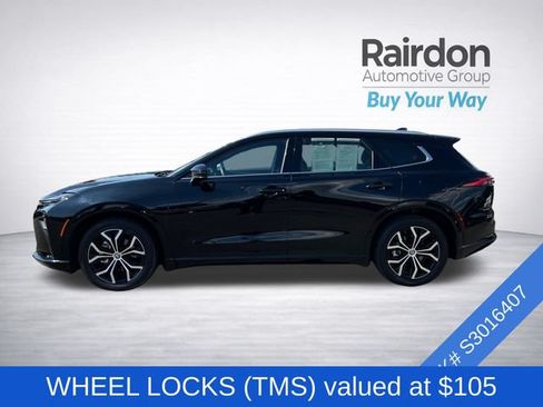 Used 2025 Toyota Crown Signia AWD/4WD image 4