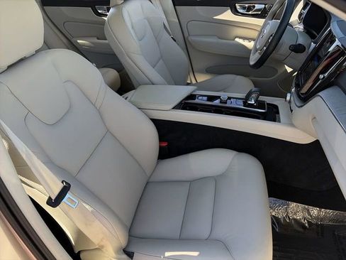 Used 2023 Volvo XC60 B5 Plus w/ Climate Package image 12