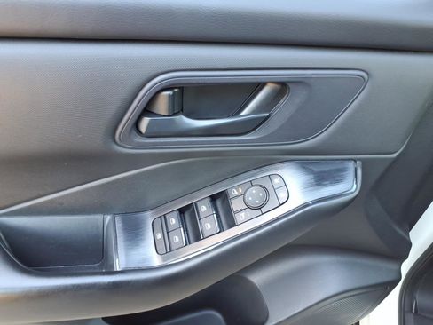 Used 2024 Nissan Rogue S FWD image 14