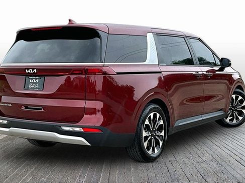 Used 2022 Kia Carnival EX FWD image 2