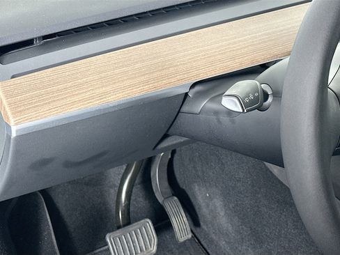 Used 2023 Tesla Model Y Long Range image 16