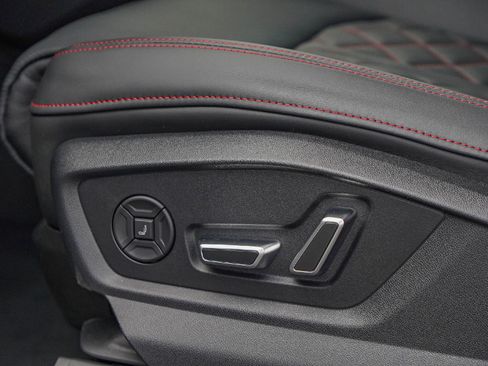 New 2026 Audi SQ8 Prestige image 19