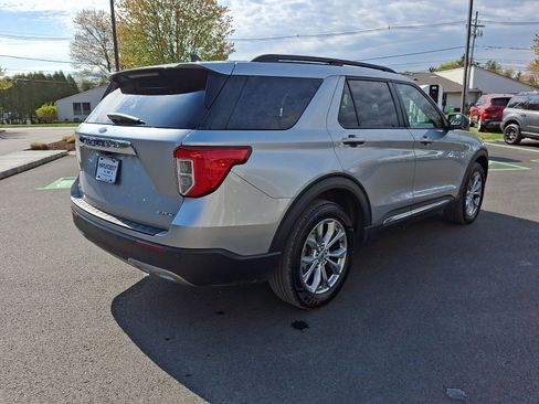 Used 2023 Ford Explorer XLT w/ Equipment Group 202A AWD/4WD image 5