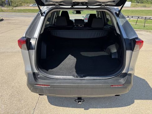 Used 2020 Toyota RAV4 XLE FWD image 18
