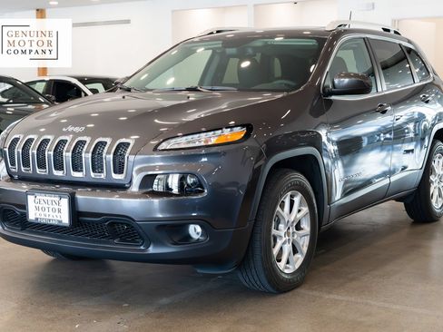 Used 2017 Jeep Cherokee Latitude w/ Comfort/Convenience Group AWD/4WD image 1