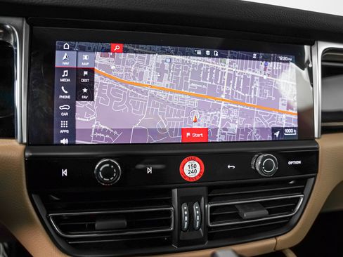 Used 2026 Porsche Macan AWD/4WD image 24
