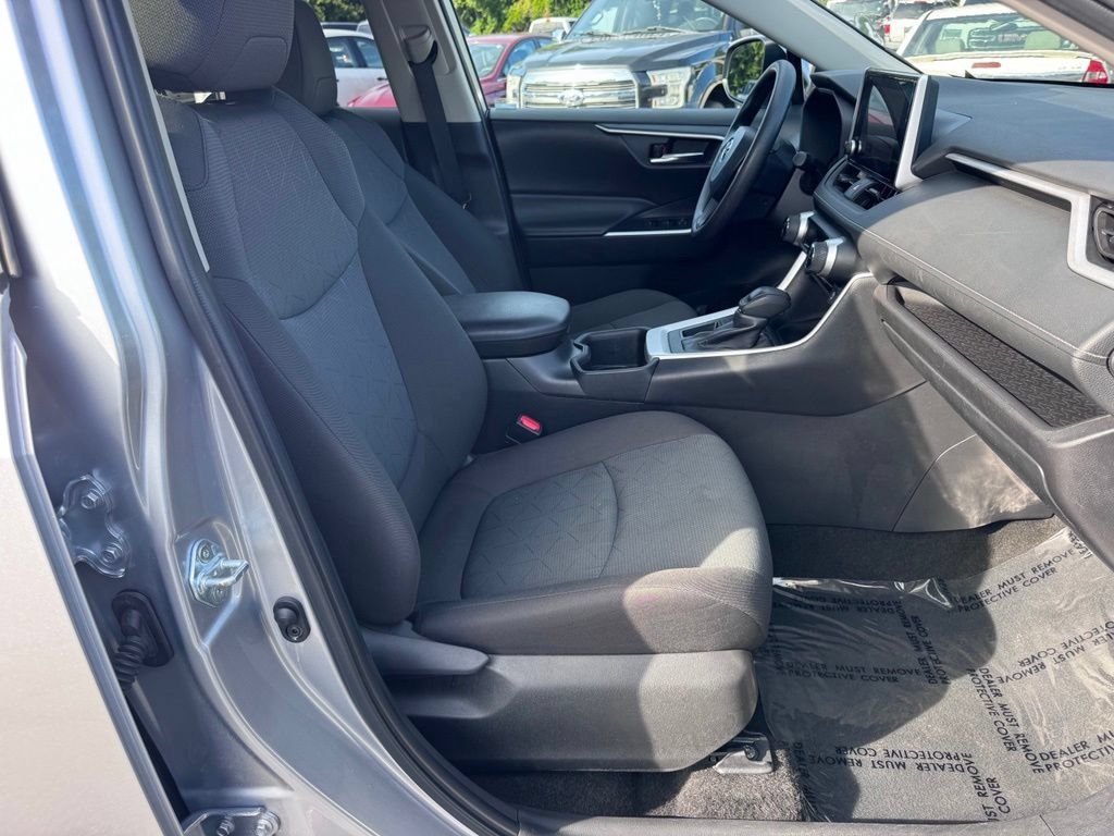 Used 2024 Toyota RAV4 XLE FWD image 22