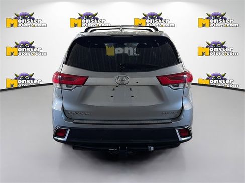 Used 2017 Toyota Highlander XLE image 5