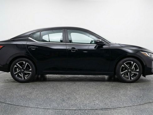 Used 2025 Nissan Sentra SV FWD image 11