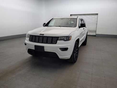 Used 2018 Jeep Grand Cherokee Altitude AWD/4WD image 15