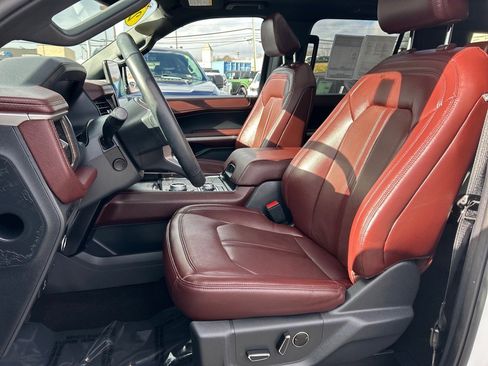 Used 2023 Ford Expedition Limited image 7