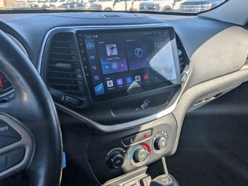 Used 2017 Jeep Cherokee Sport image 16