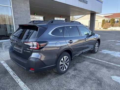 Certified 2025 Subaru Outback Premium w/ Popular Package #1A image 3